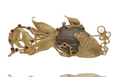 Mirabilia gioielli, spilla con labradorite, opali e rubini - Asta Preziosi Mirabilia gioielli, spilla con labradorite, opali e rubini - Asta Preziosi