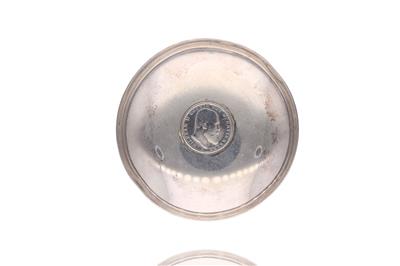Piattino in argento con medaglia - Asta Preziosi