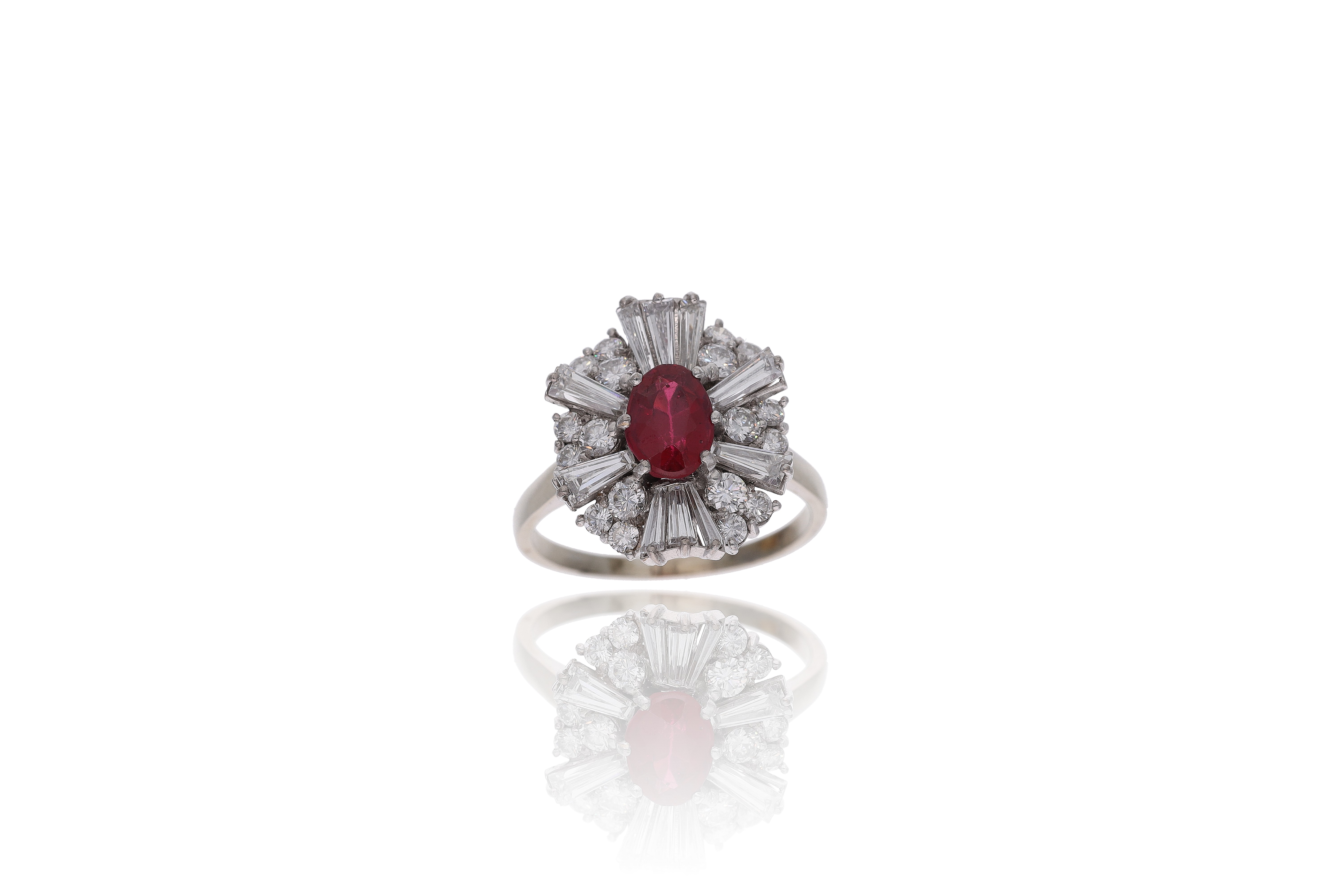 Anello con diamanti e pietra - Asta Preziosi