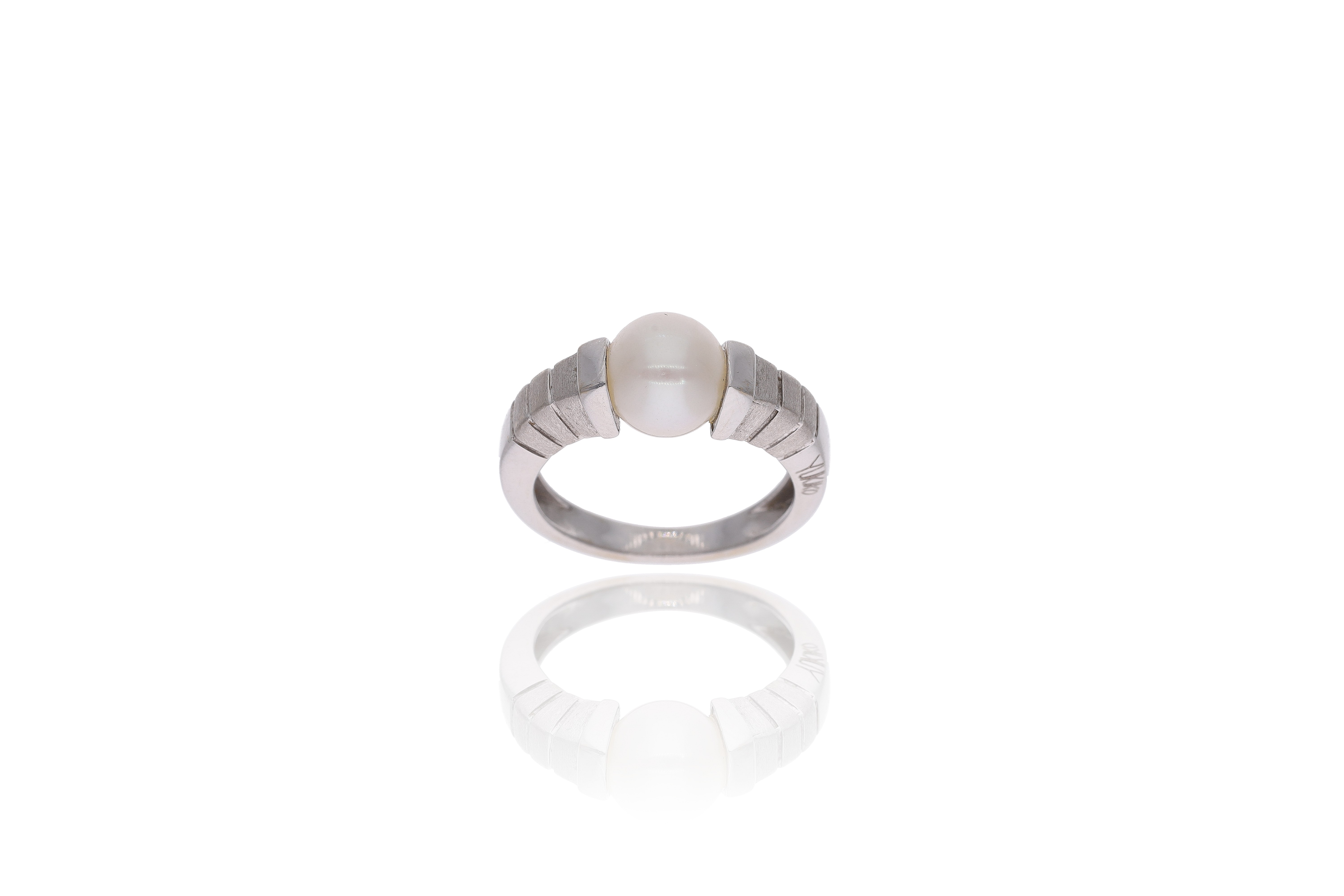 Yukiko, anello con perla - Asta Preziosi