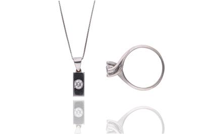 Anello collana e ciondolo con diamanti - Asta Preziosi Anello collana e ciondolo con diamanti - Asta Preziosi