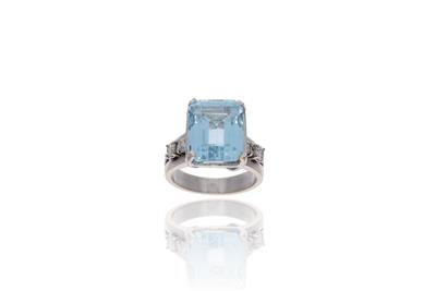 Anello con acquamarina e diamanti - Asta Preziosi Anello con acquamarina e diamanti - Asta Preziosi
