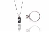 Anello collana e ciondolo con diamanti - Asta Preziosi Anello collana e ciondolo con diamanti - Asta Preziosi