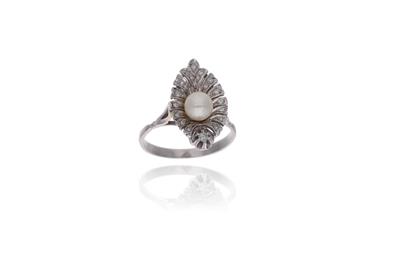 Anello con perla e diamanti - Asta Preziosi