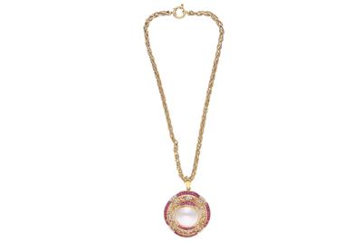 Collana con ciondolo, perla mabe', rubini e diamanti - Asta Preziosi Collana con ciondolo, perla mabe', rubini e diamanti - Asta Preziosi