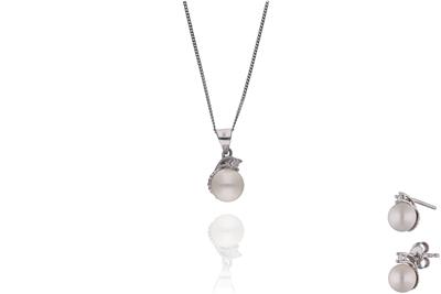 Parure composta da collana con ciondolo e paio di orecchini con perle e diamanti - Asta Preziosi