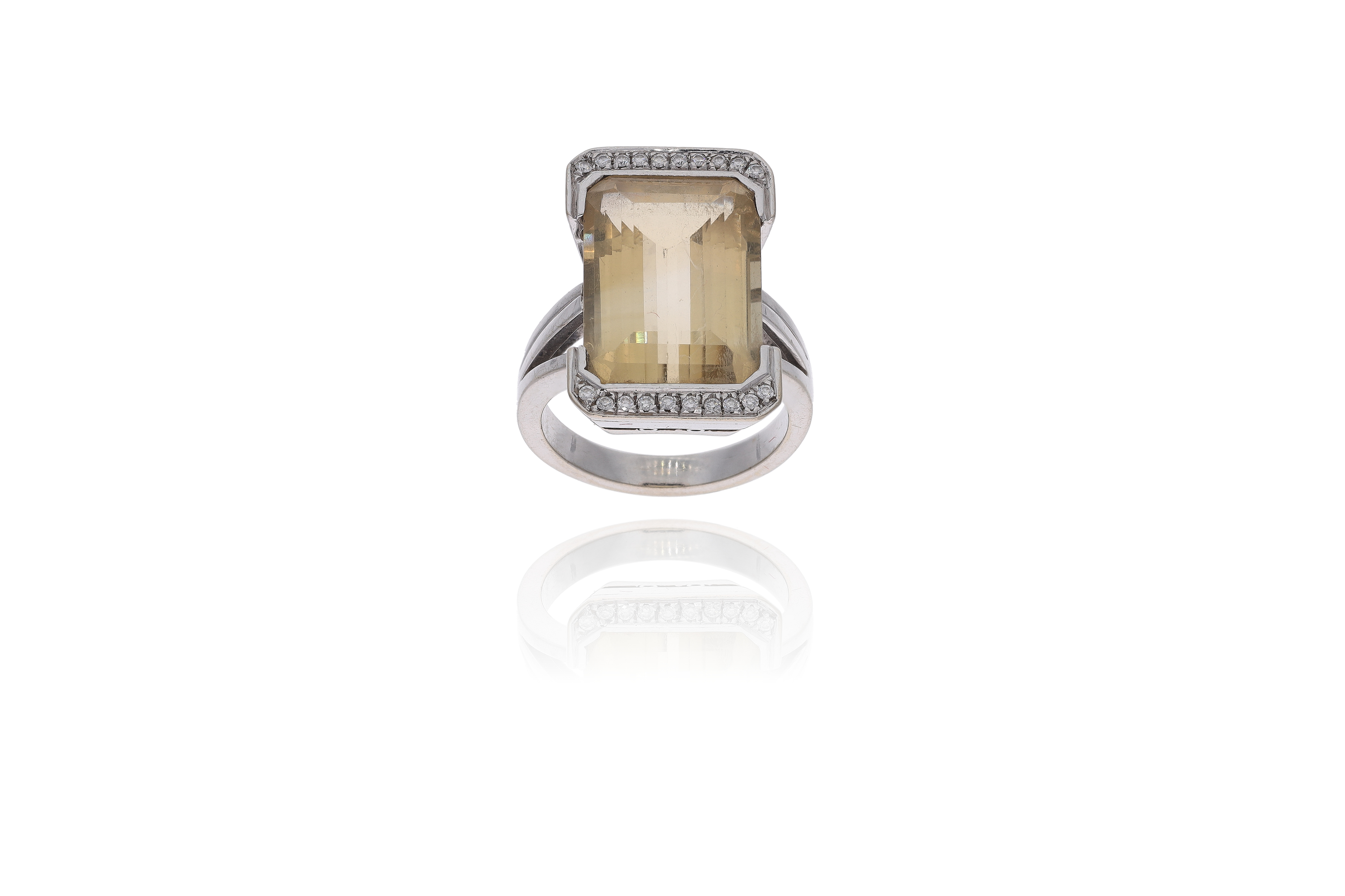 Anello con quarzo e diamanti - Asta Preziosi
