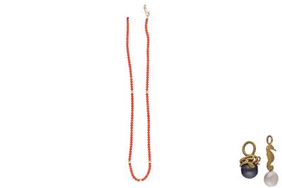 2 Ciondoli con perle e collana di coralli - Asta Preziosi