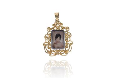 Ciondolo in oro - Asta Preziosi