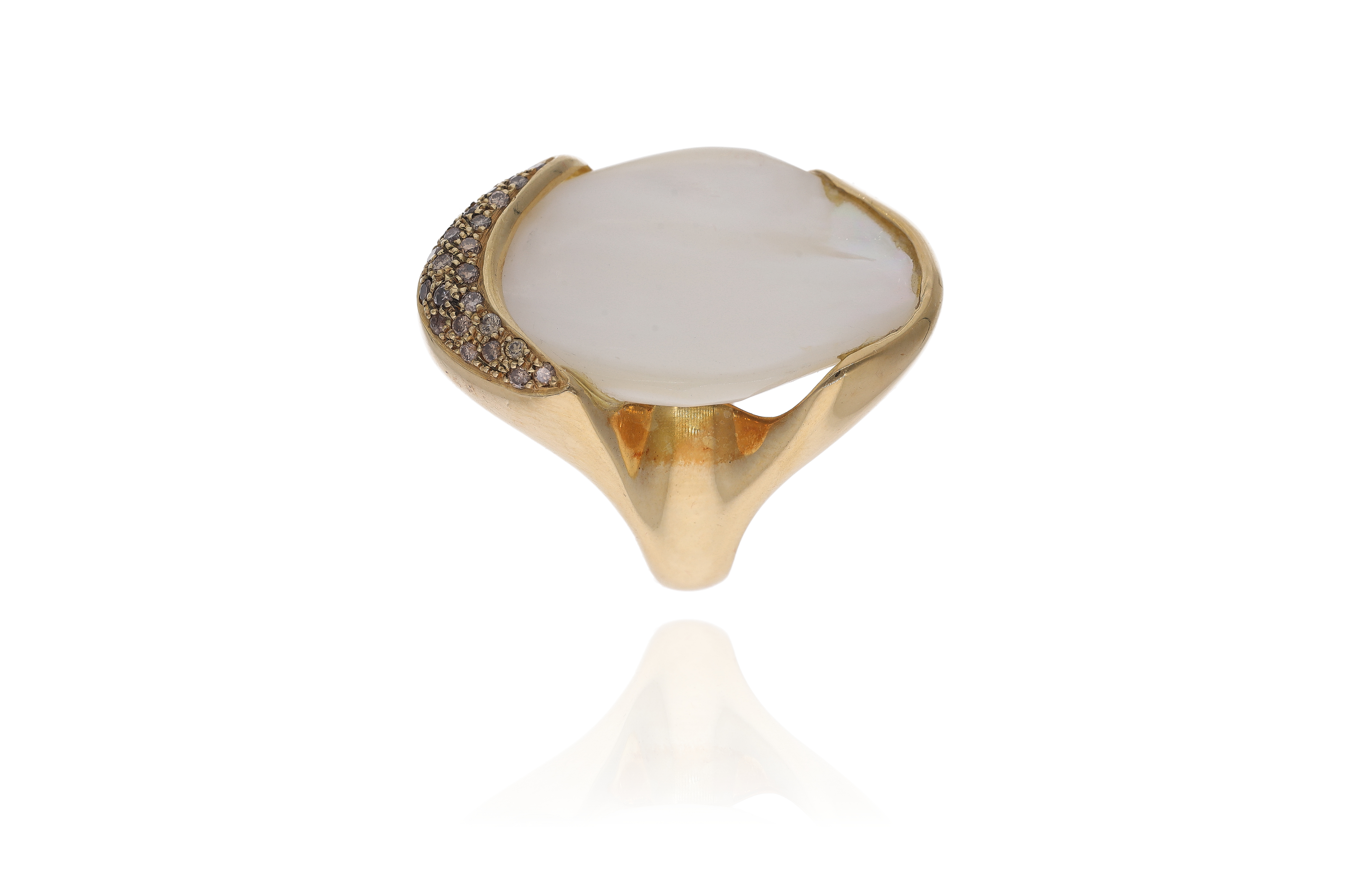 Anello con diamanti brown e madre perla - Asta Preziosi