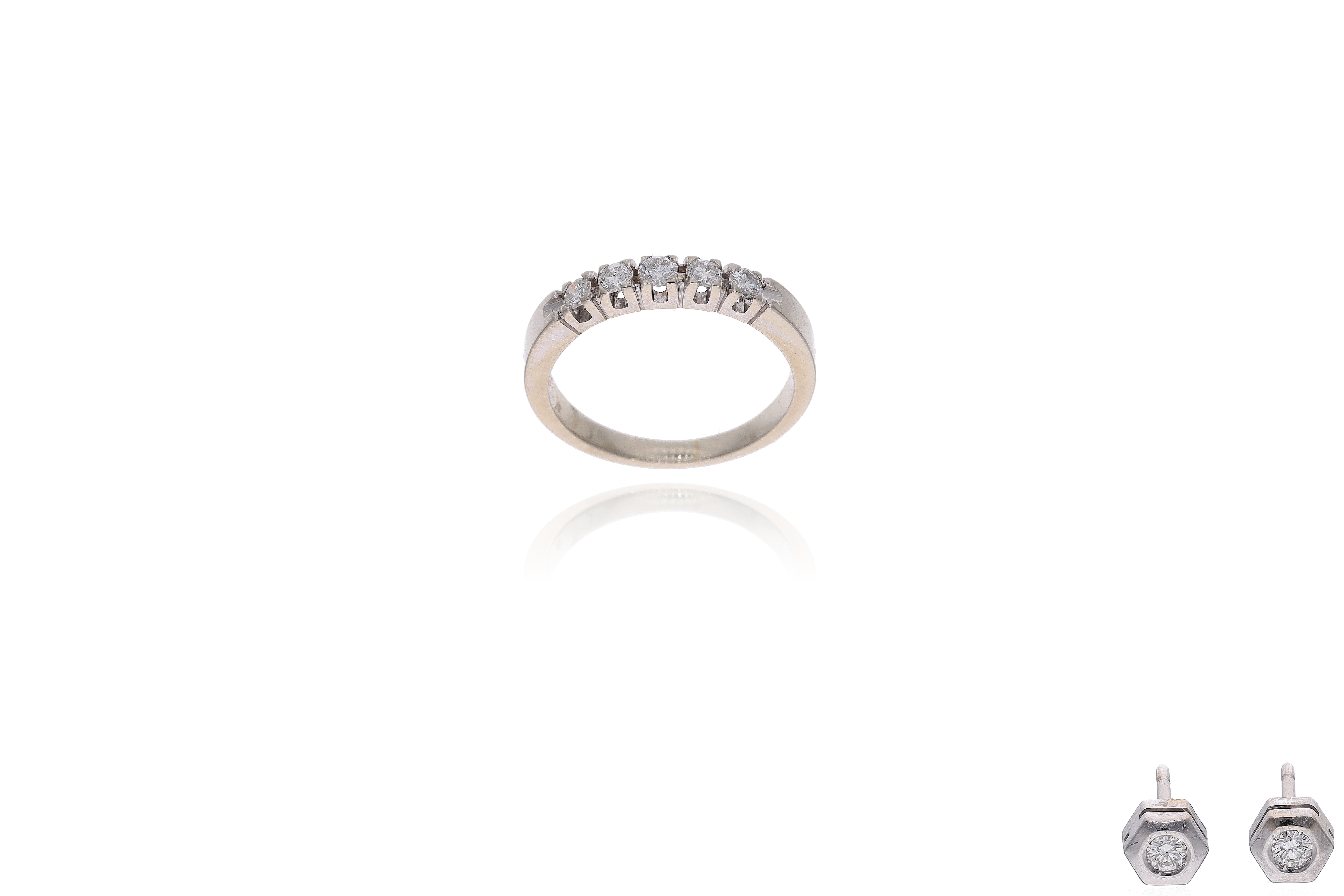 Paio di orecchini e anello con diamanti - Asta Preziosi