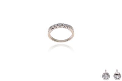 Paio di orecchini e anello con diamanti - Asta Preziosi Paio di orecchini e anello con diamanti - Asta Preziosi