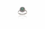 Anello con smeraldo e piccoli diamanti - Asta Preziosi Anello con smeraldo e piccoli diamanti - Asta Preziosi