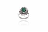 Anello con smeraldo e diamanti - Asta Preziosi Anello con smeraldo e diamanti - Asta Preziosi