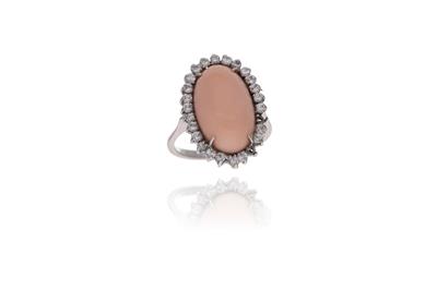 Anello con corallo e diamanti - Asta Preziosi Anello con corallo e diamanti - Asta Preziosi