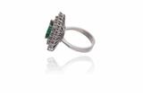 Anello con diamanti e smeraldo - Asta Preziosi Anello con diamanti e smeraldo - Asta Preziosi
