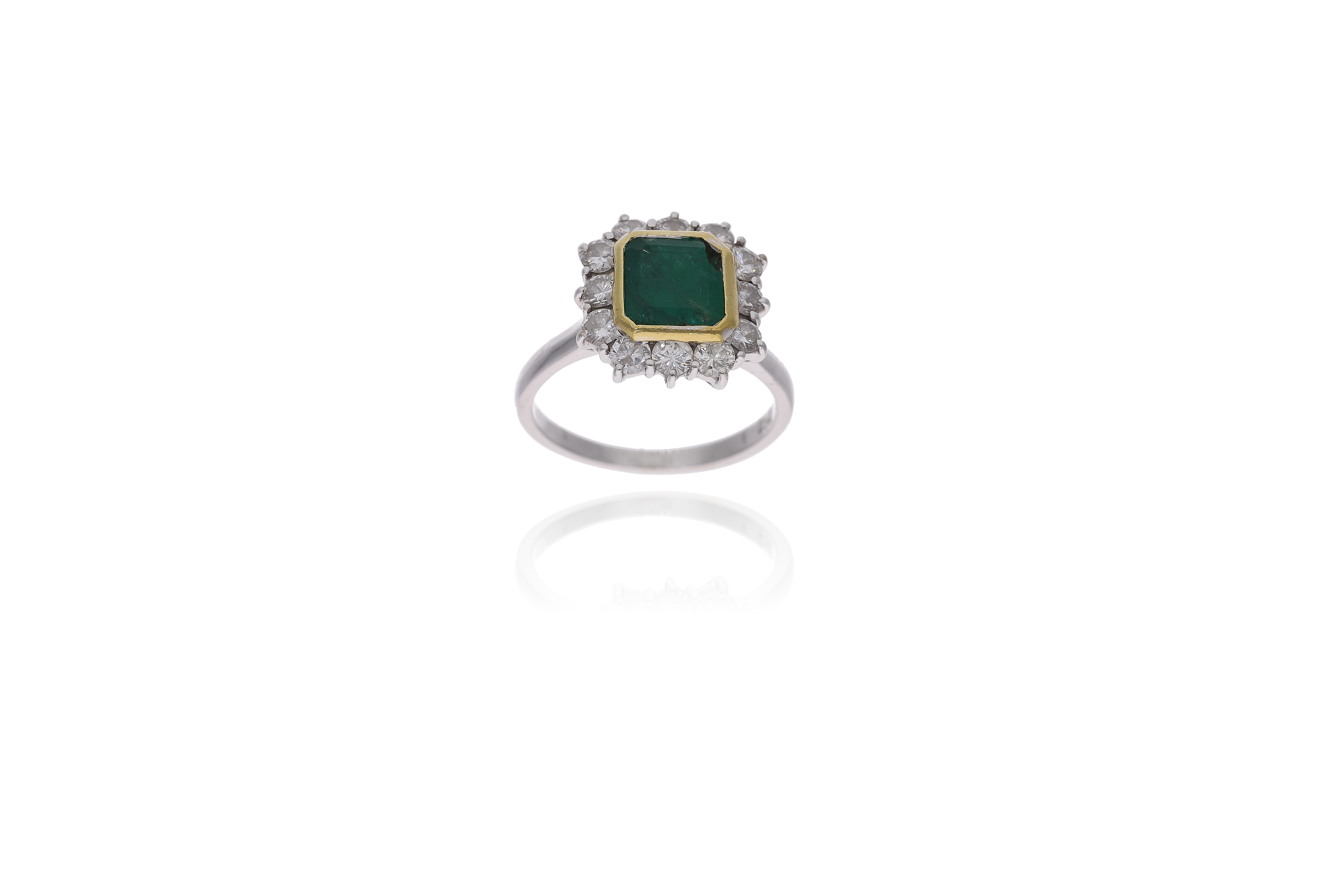 Anello con diamanti e smeraldo - Asta Preziosi