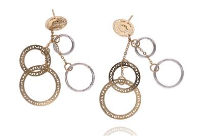 Paio di orecchini in oro - Asta Preziosi