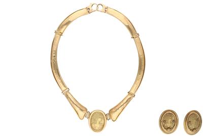 Parure collana e paio di orecchini in oro - Asta Preziosi