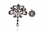 Spilla/centrale e orecchino con diamanti perle e pietre - Asta Preziosi Spilla/centrale e orecchino con diamanti perle e pietre - Asta Preziosi