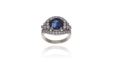 Anello con zaffiro e diamanti - Gioielli senza tempo