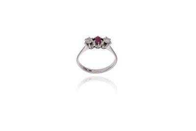 Anello con diamanti e pietra - Asta Preziosi
