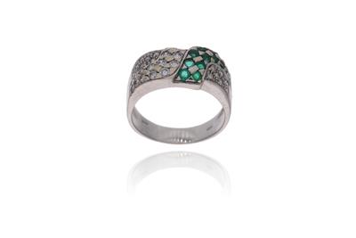 Anello con diamanti e smeraldo - Asta Preziosi