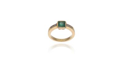 Anello con diamanti e smeraldo - Asta Preziosi