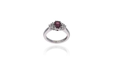 Anello con rubino e diamanti - Asta Preziosi
