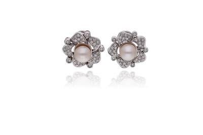 Paio di orecchini con diamanti e perle coltivate - Asta Preziosi Paio di orecchini con diamanti e perle coltivate - Asta Preziosi