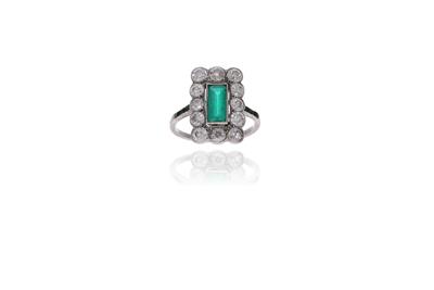 Anello con smeraldo e diamanti - Asta Preziosi