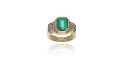Anello con smeraldo e diamanti - Asta Preziosi