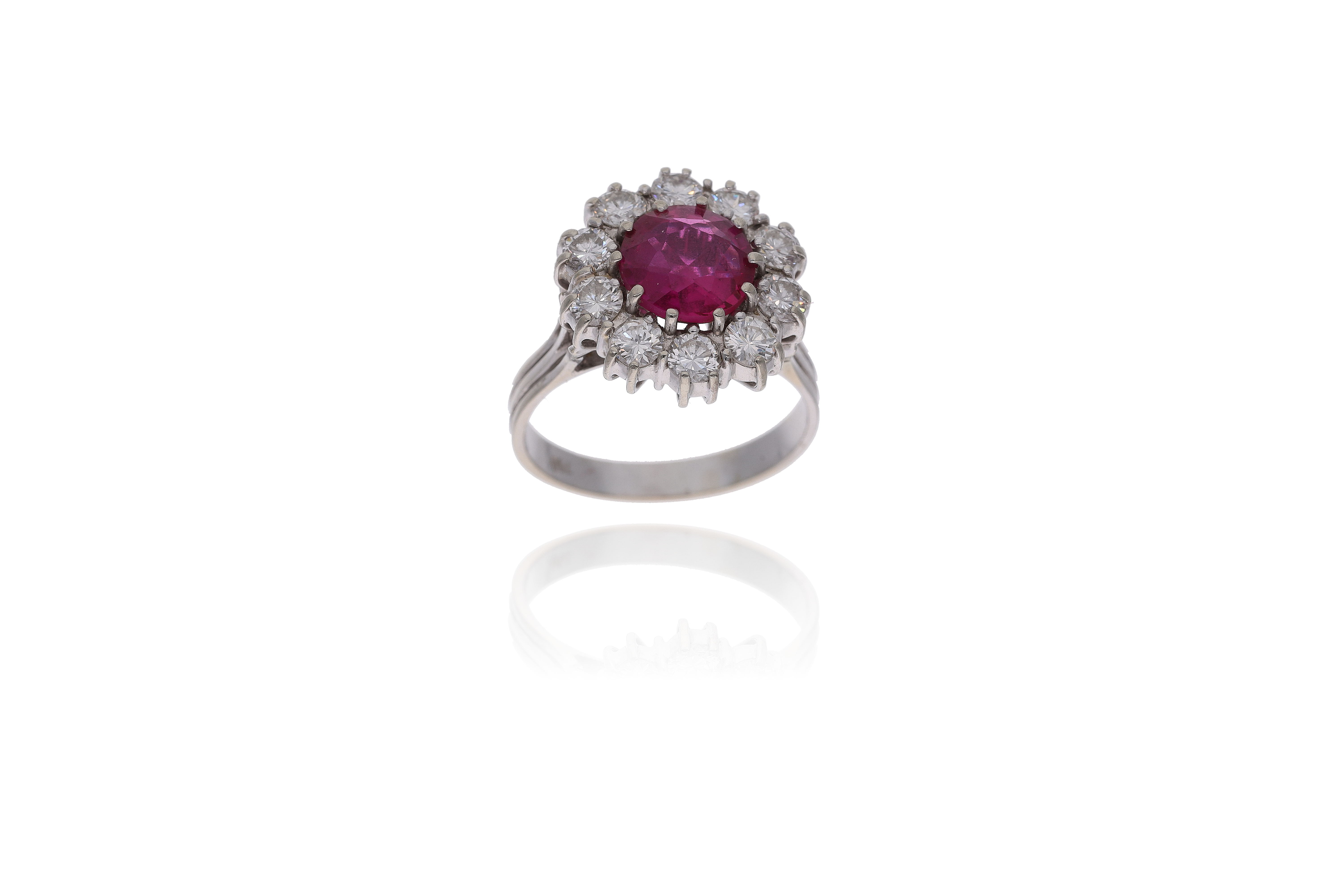 Anello con diamanti e pietra - Asta Preziosi