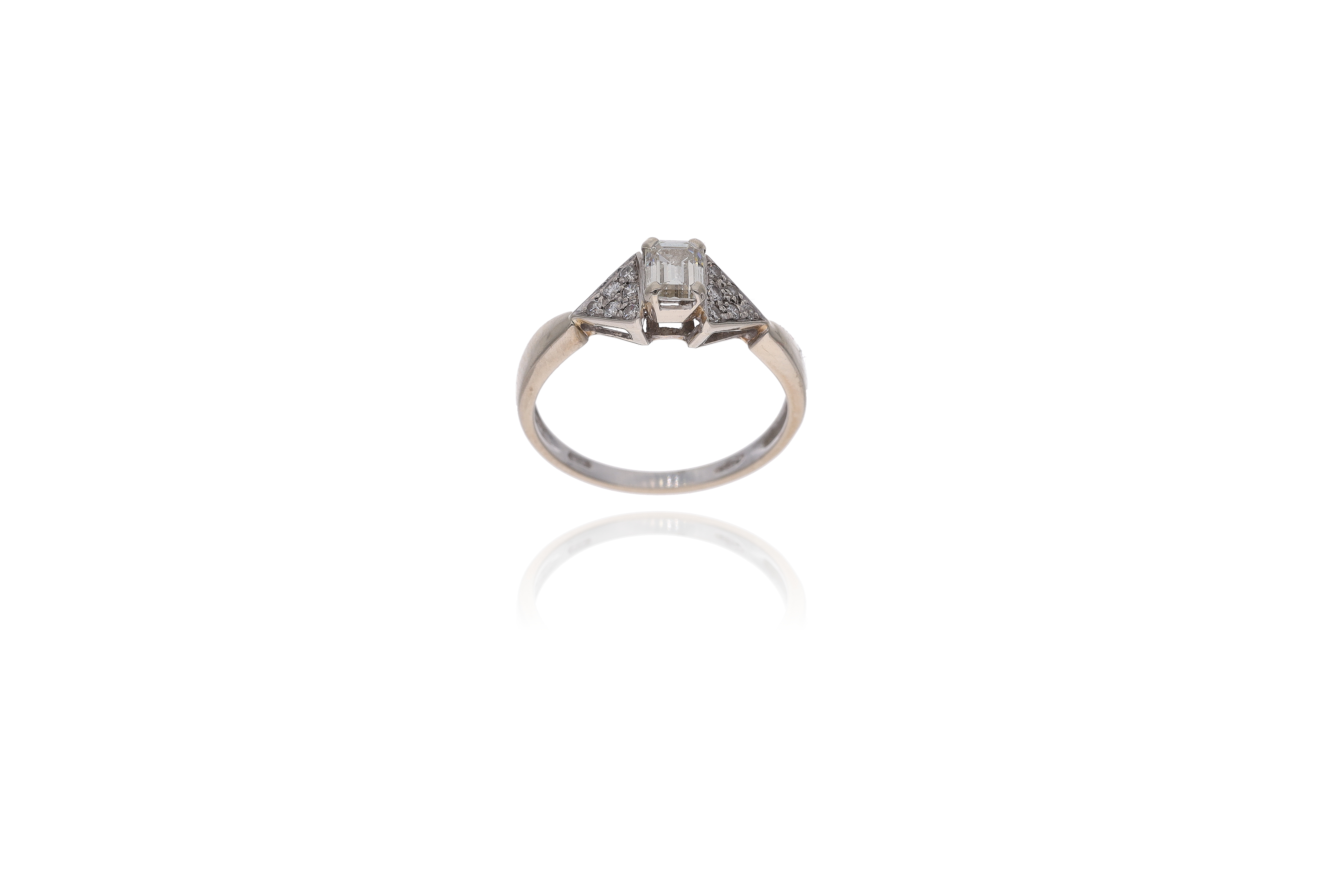 Anello con diamanti e pietra - Asta Preziosi