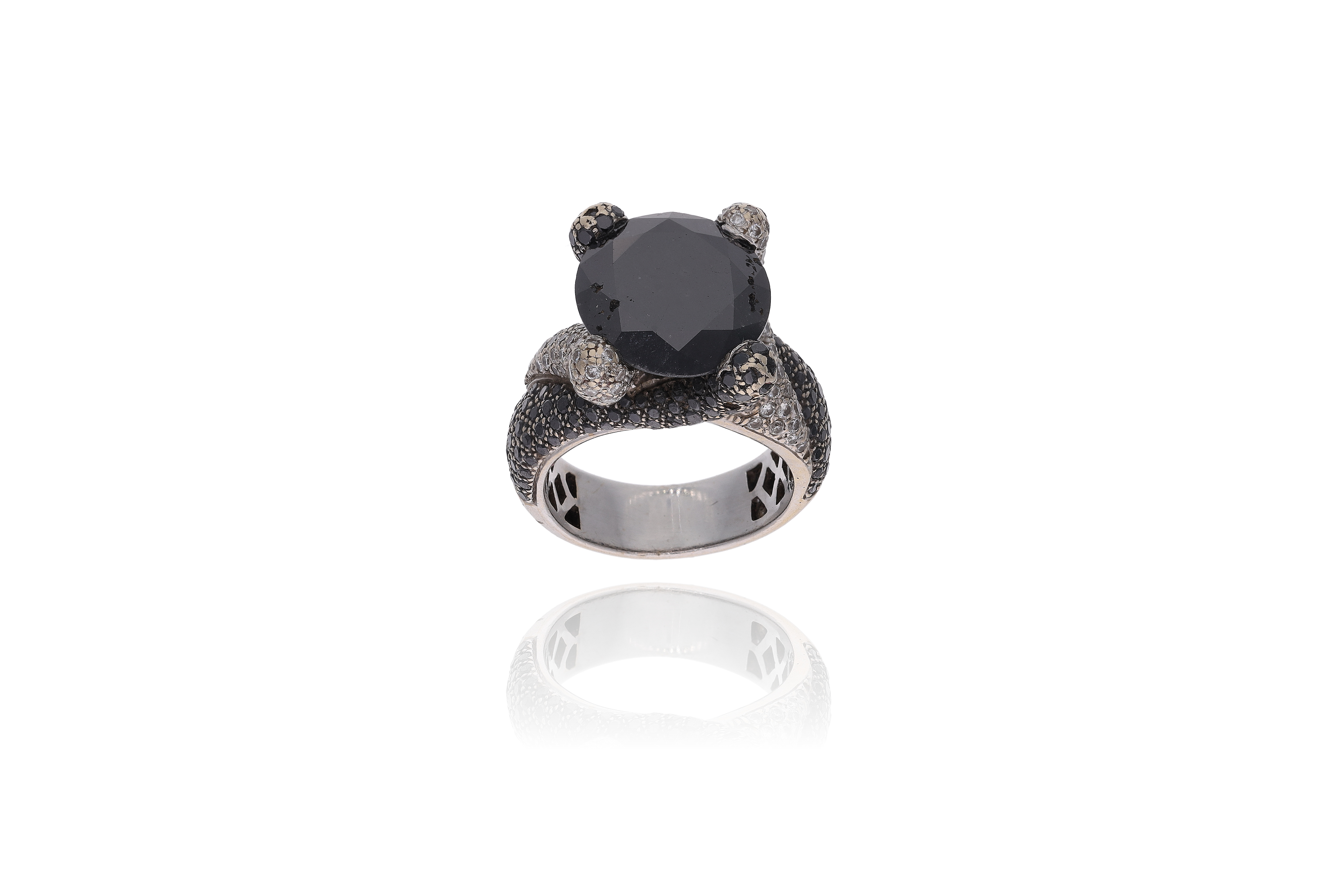 Anello con diamanti neri ed incolori - Asta Preziosi