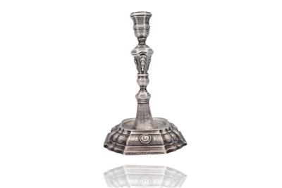 Candeliere in argento inglese - Asta Preziosi Candeliere in argento inglese - Asta Preziosi