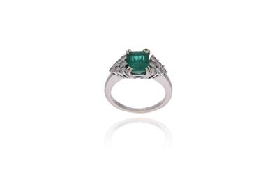 Anello con smeraldo e diamanti - Asta Preziosi Anello con smeraldo e diamanti - Asta Preziosi