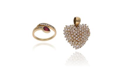 Anello e ciondolo con diamanti rubino e perle coltivate - Asta Preziosi Anello e ciondolo con diamanti rubino e perle coltivate - Asta Preziosi