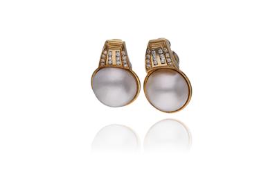 De' Nobili, paio di orecchini con perle mabe' e diamanti - Asta Preziosi