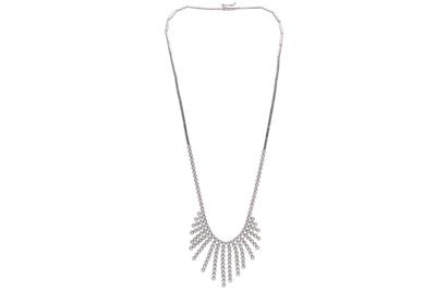Collana con diamanti, centrale composto da 19 fili pendenti a gradazione, in oro bianco 750 - Asta Preziosi Collana con diamanti, centrale composto da 19 fili pendenti a gradazione, in oro bianco 750 - Asta Preziosi