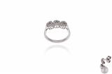 Anello con diamanti e orecchino con perla e diamanti - Asta Preziosi