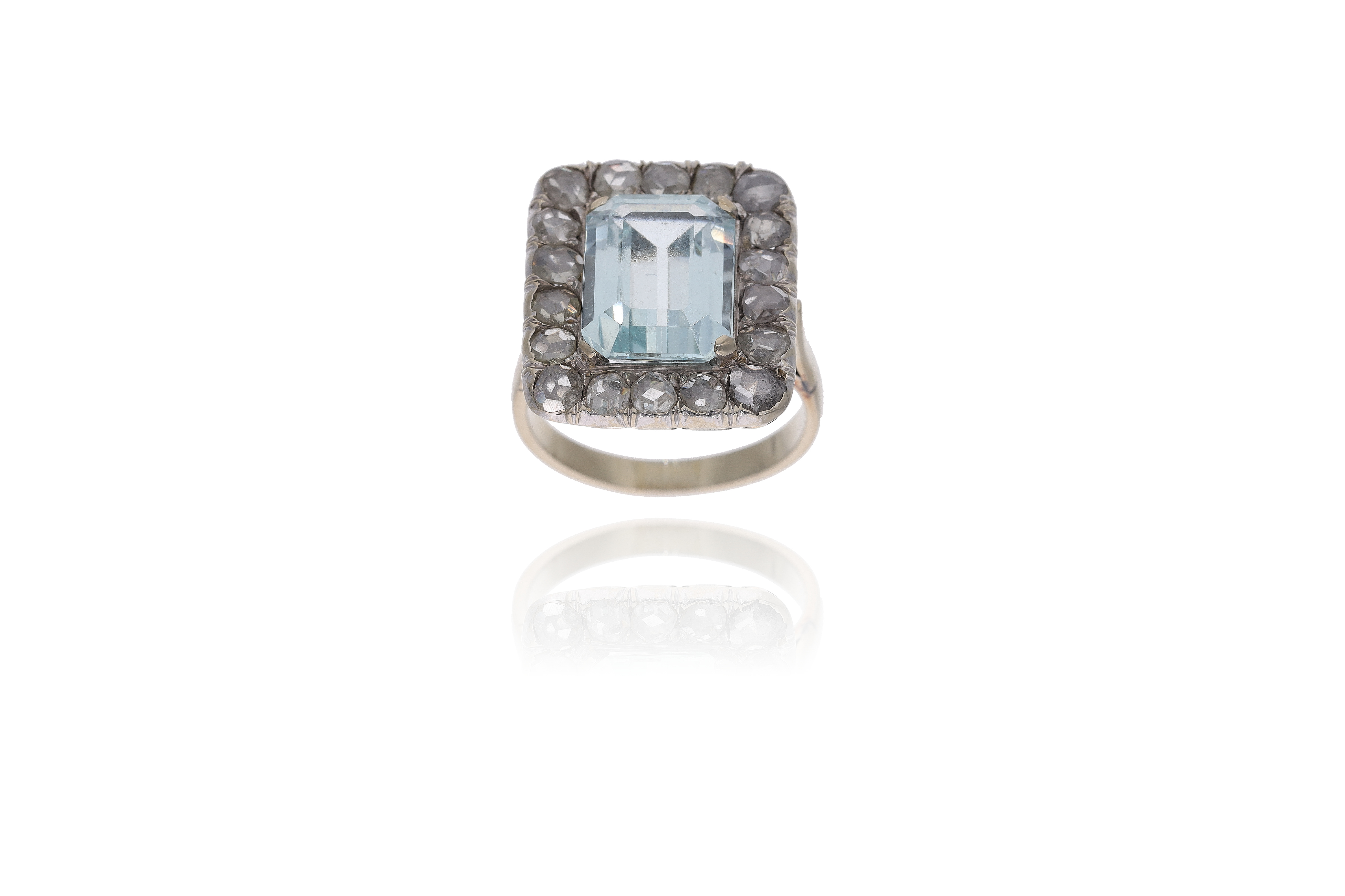 Anello con acquamarina e diamanti - Asta Preziosi