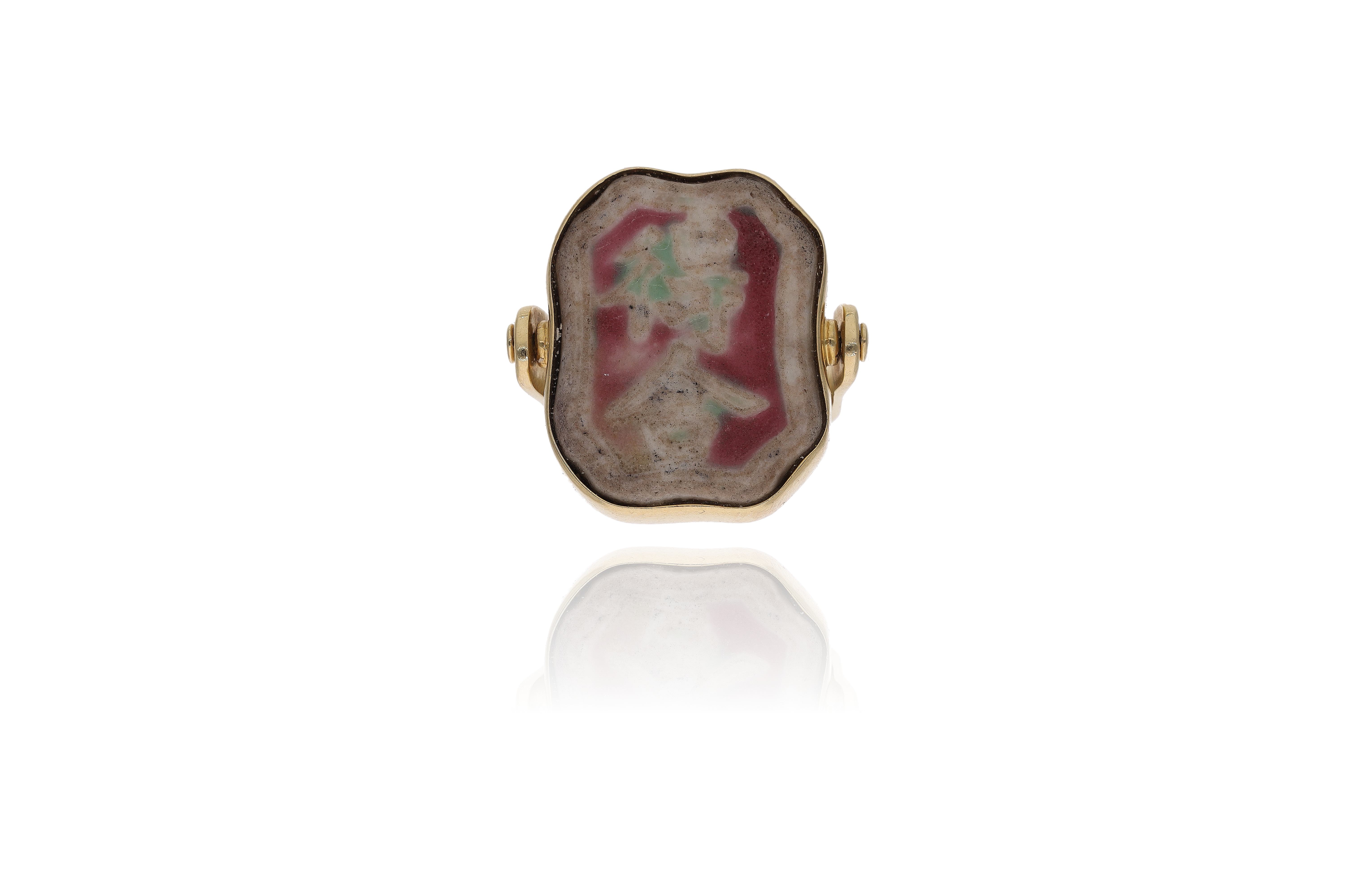 Anello con parte in altro materiale incisa smaltata - Asta Preziosi