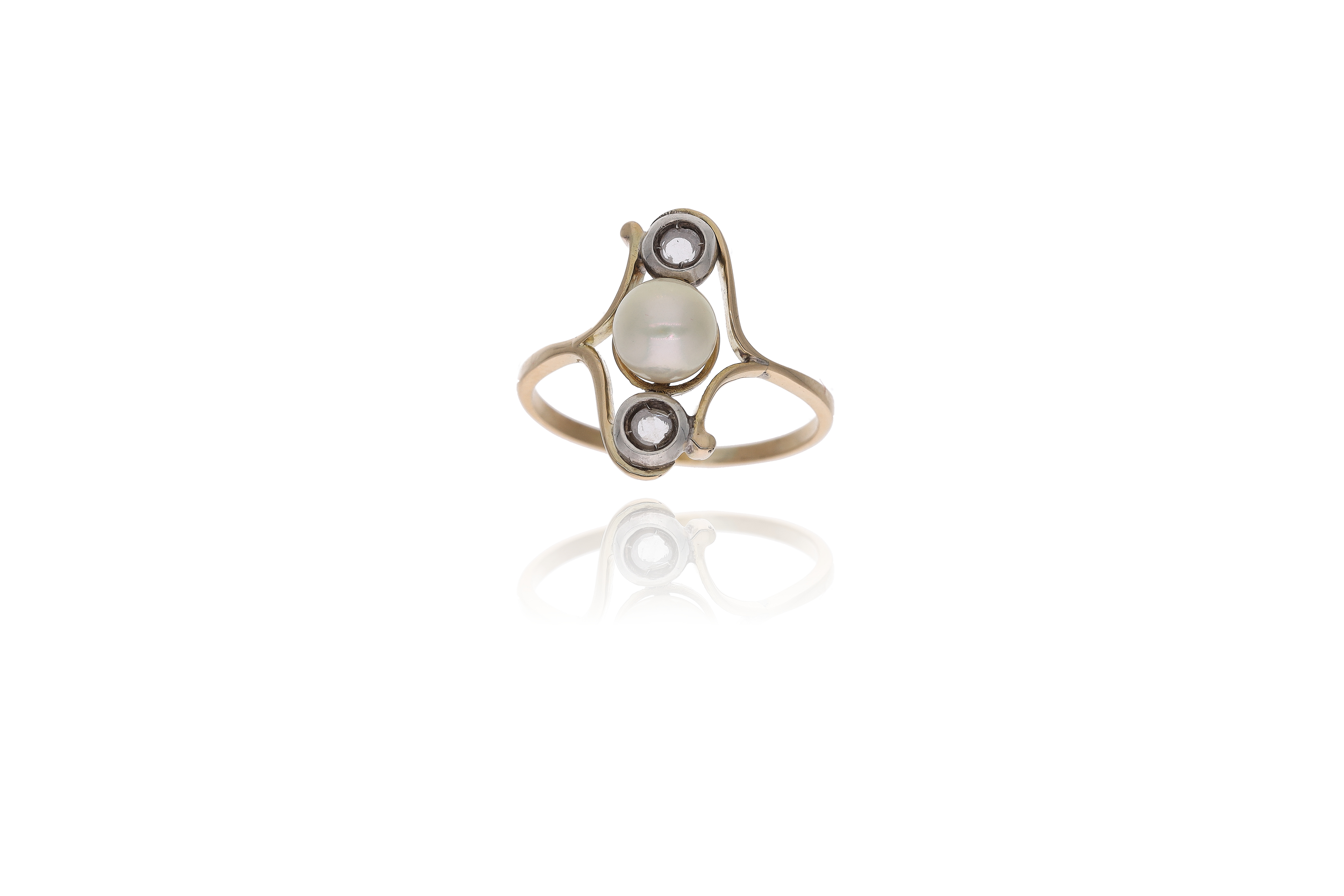 Anello con perla coltivata e diamanti - Asta Preziosi