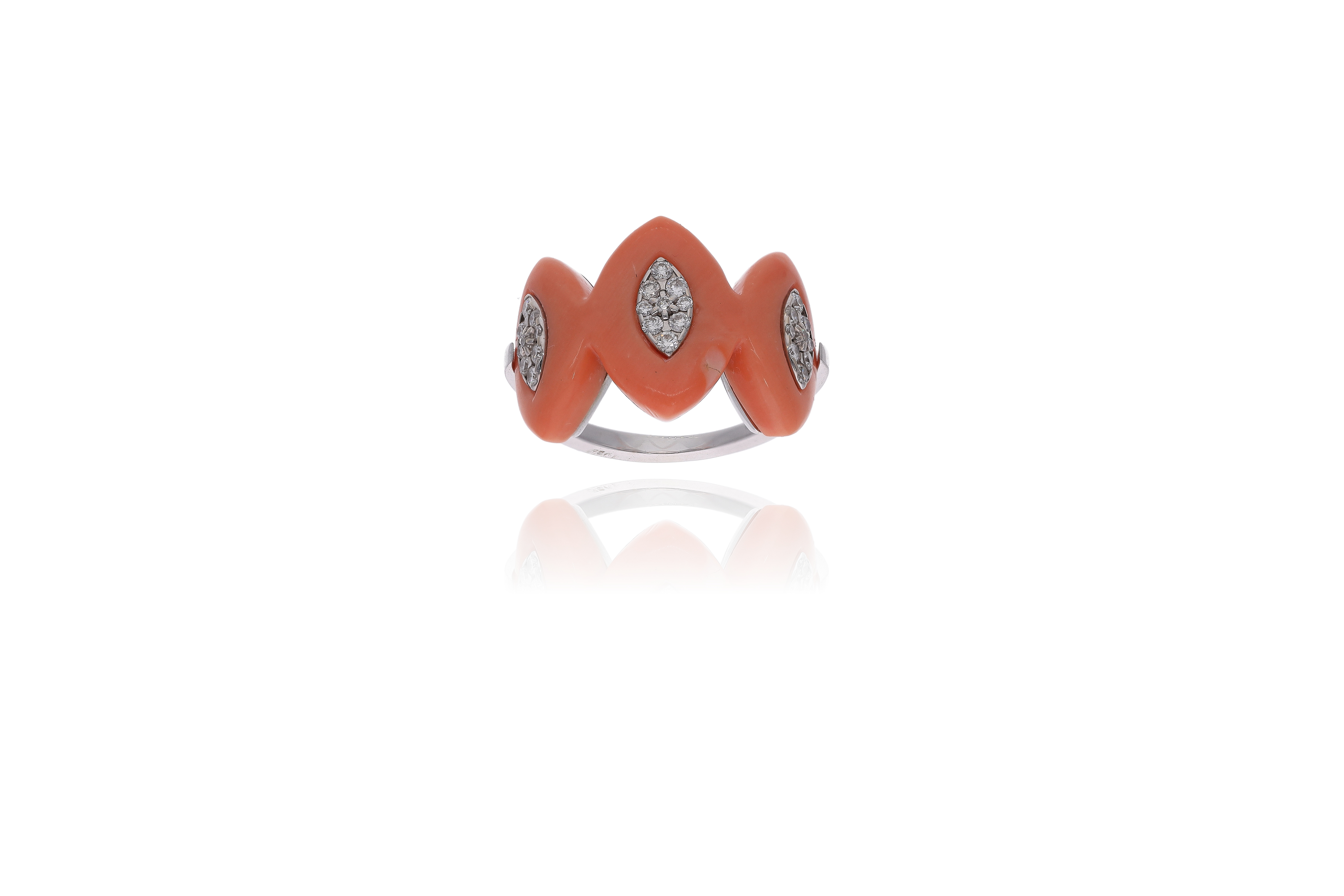 Anello con corallo e diamanti - Asta Preziosi