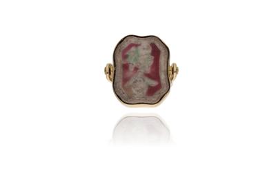 Anello con parte in altro materiale incisa smaltata - Asta Preziosi
