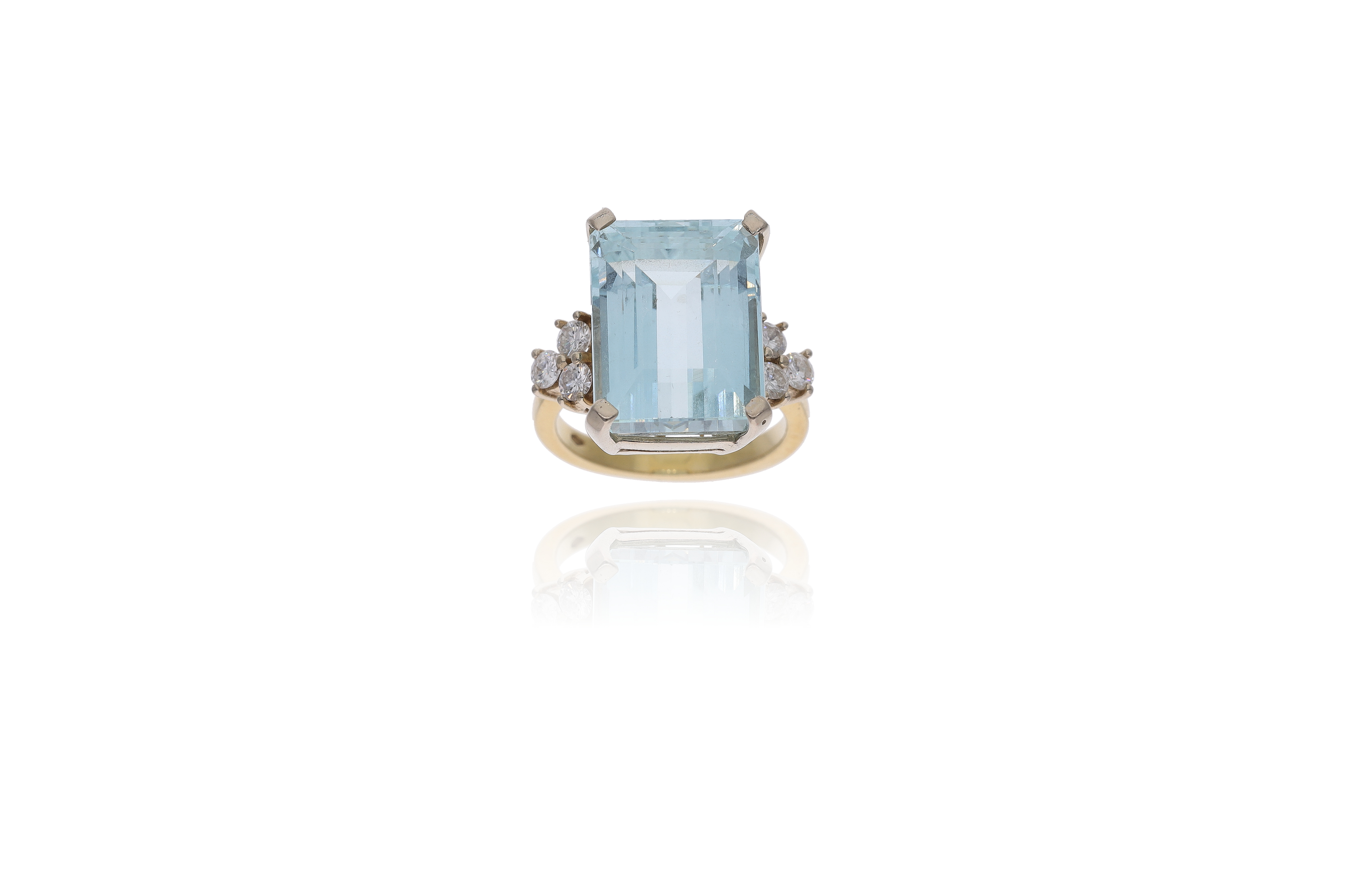 Anello con acquamarina e diamanti - Asta Preziosi