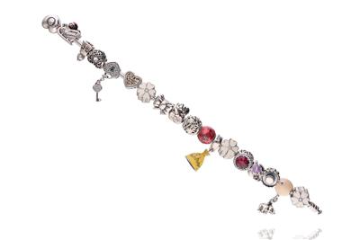 Pandora, bracciale collezione Moments con charms - Asta Preziosi Pandora, bracciale collezione Moments con charms - Asta Preziosi