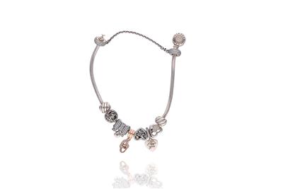 Pandora, bracciale collezione Moments con charms - Asta Preziosi