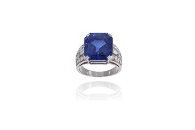 Bulgari, anello con zaffiro e diamanti - Speciale di Natale